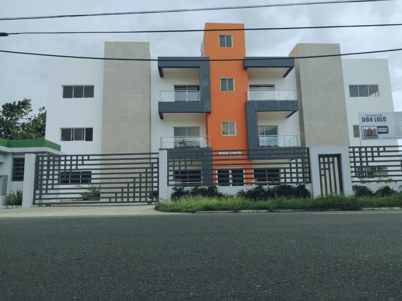 Hermosos y amplios apartamentos, en zona céntrica de Bonao A00023